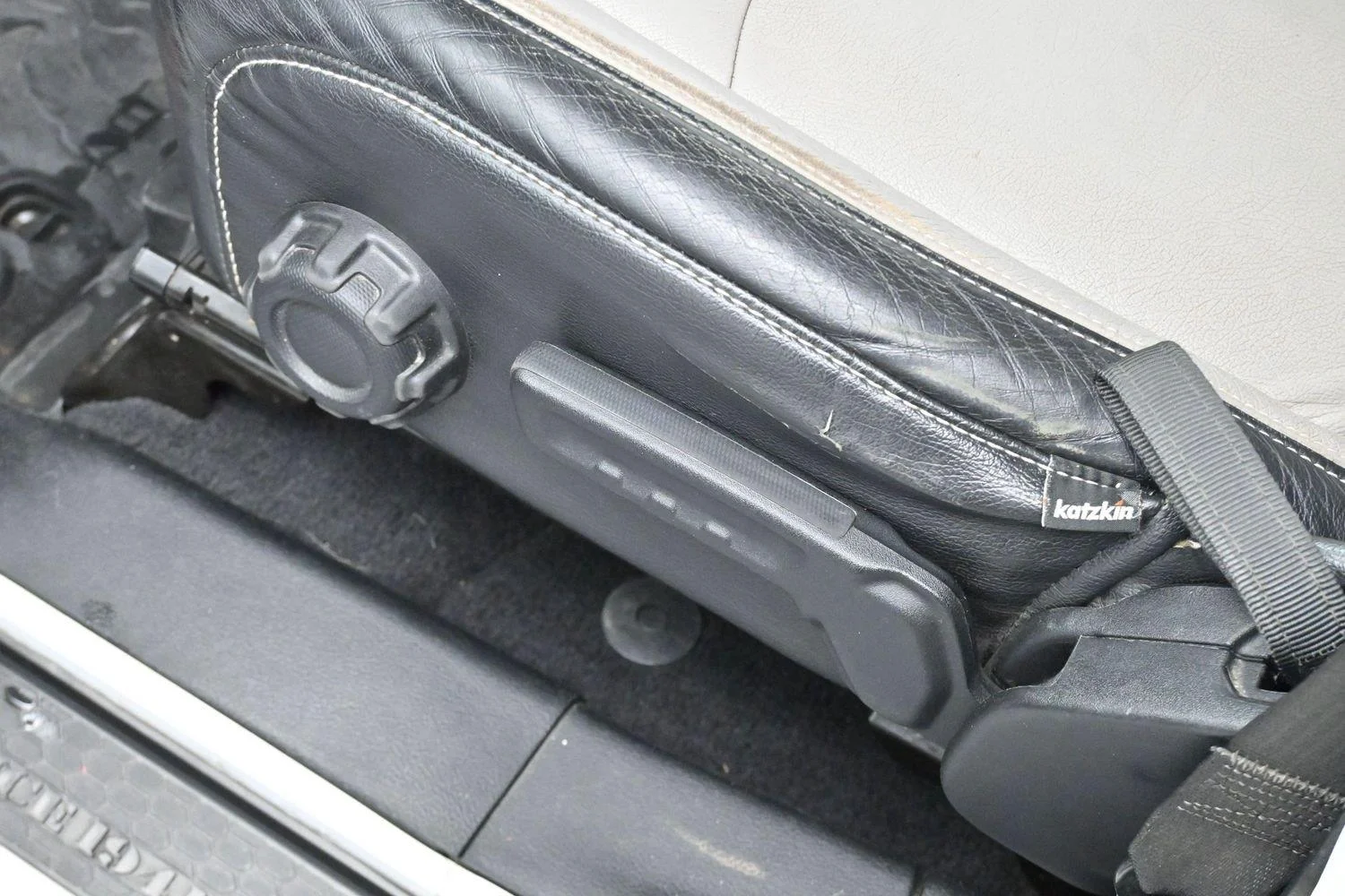 Used 2020 Bright White Clearcoat Jeep Sport S image 14