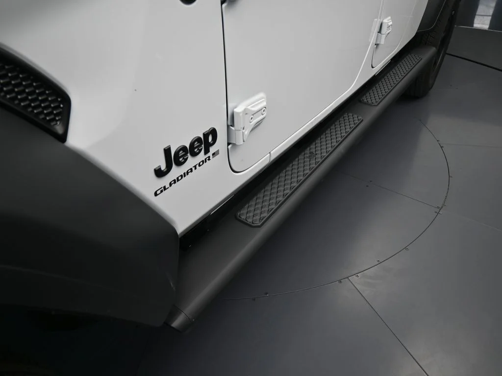 New 2026 Bright White Clear-Coat Exterior Paint Jeep Sport image 25