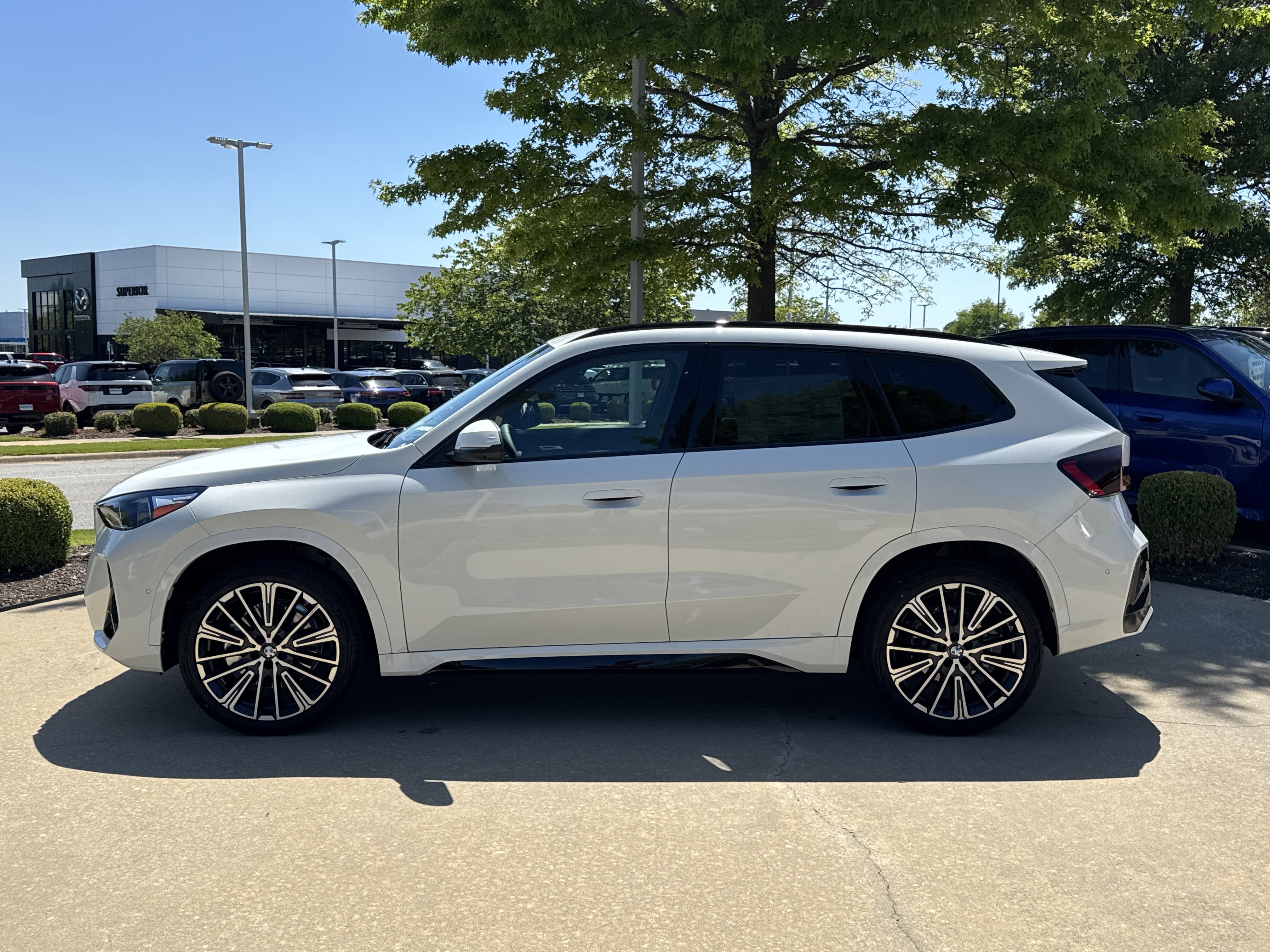 New 2026 0300 Alpine White BMW xDrive28i image 2