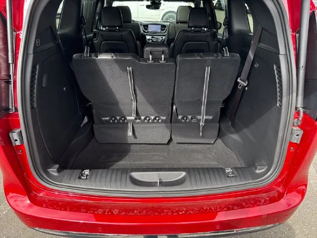 2025 Chrysler Pacifica Select - Photo 13