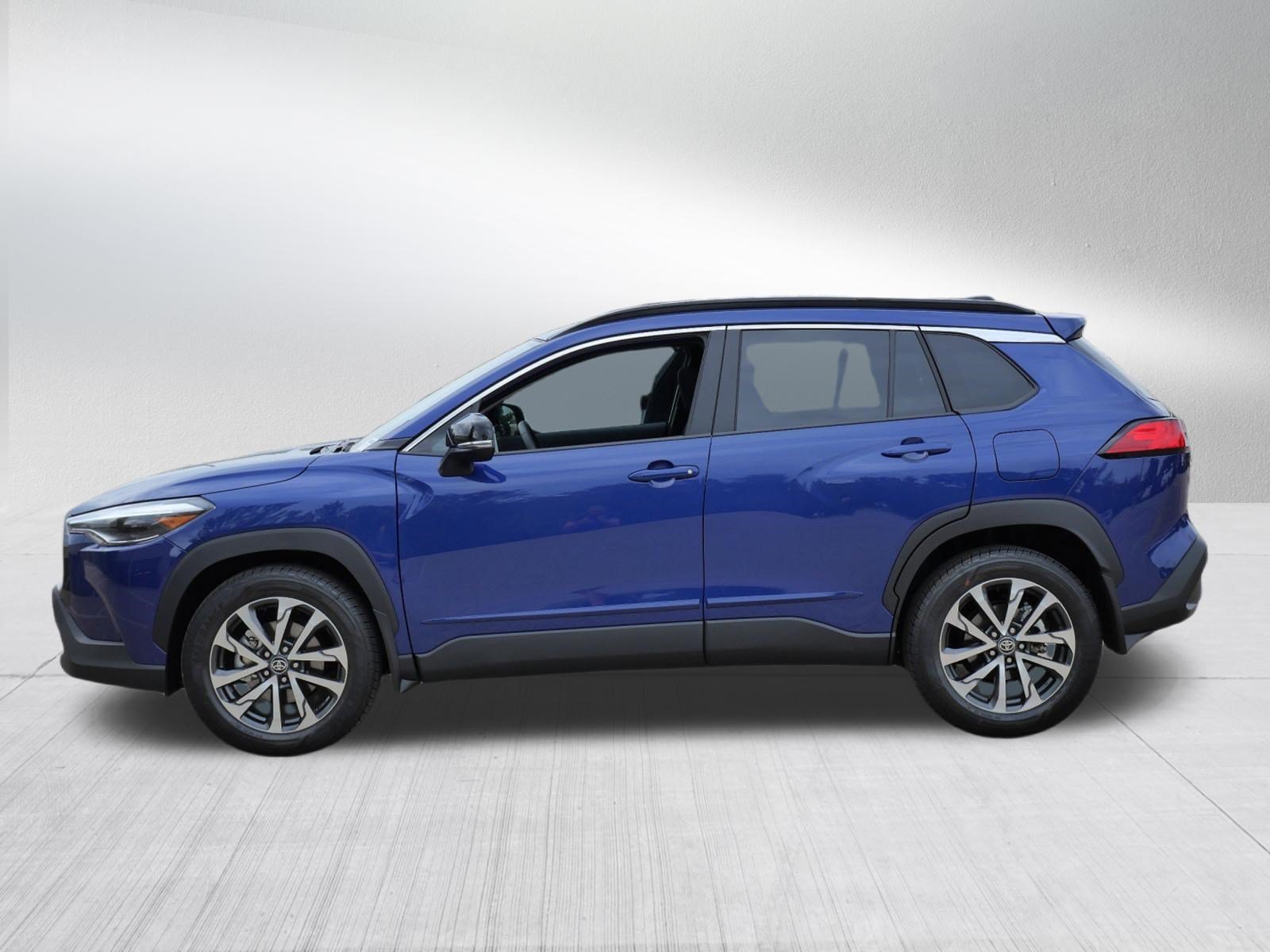 Used 2025 Blue Crush Metallic Toyota XLE image 5