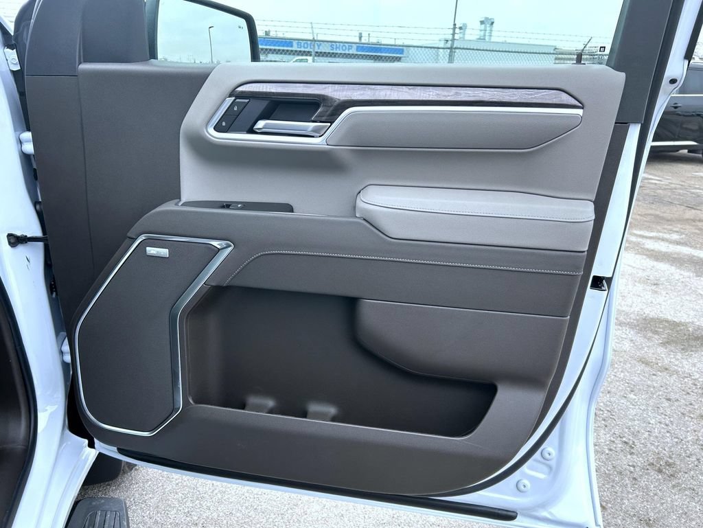 New 2026 Polar White Tricoat Chevrolet LTZ image 18