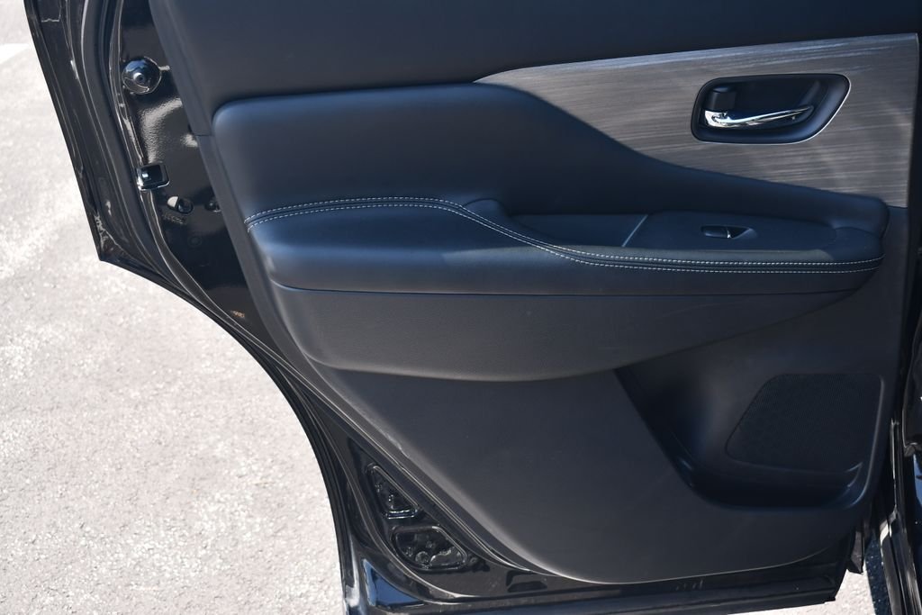 Used 2016 Magnetic Black Nissan SL image 29