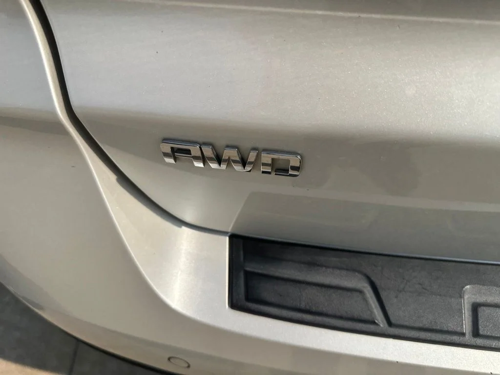 Used 2014 White Chevrolet 2LT image 29