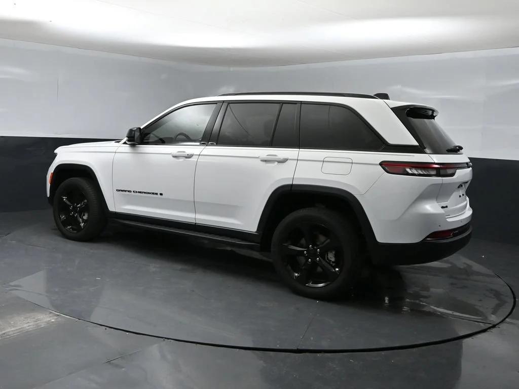 Certified Used 2023 White Jeep Limited image 4