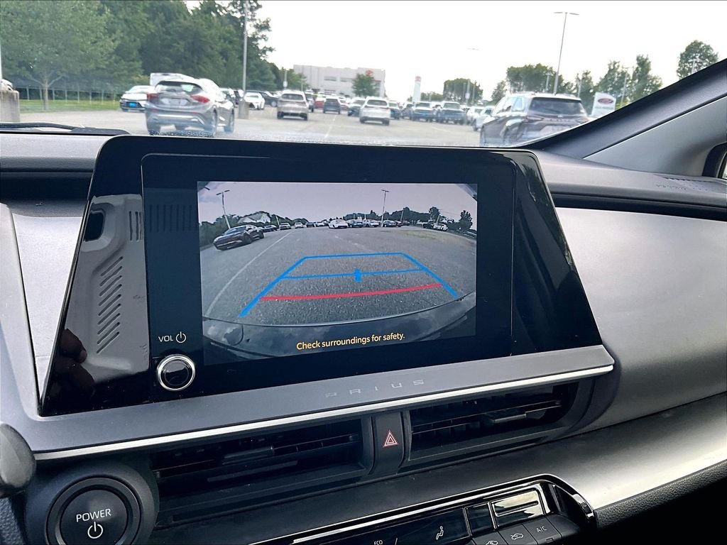 Used 2023  Toyota LE image 19