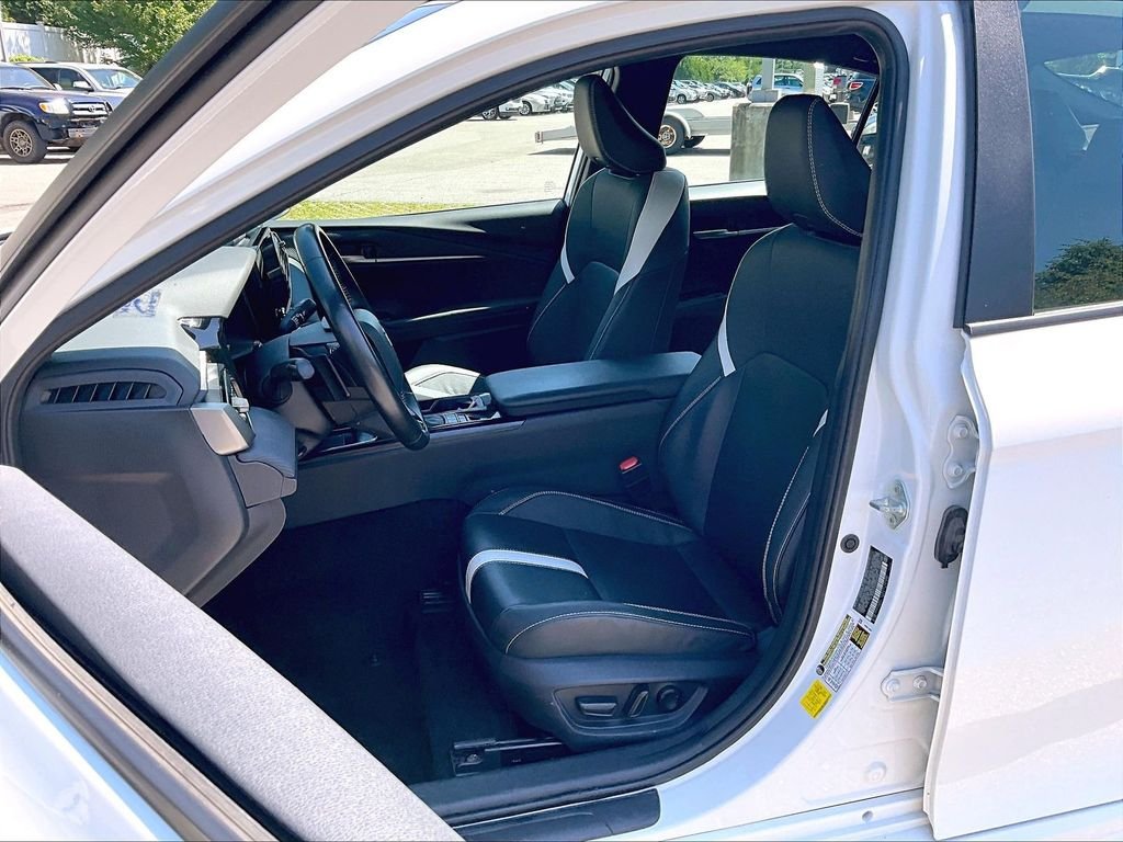 Used 2025 White Toyota SE image 10