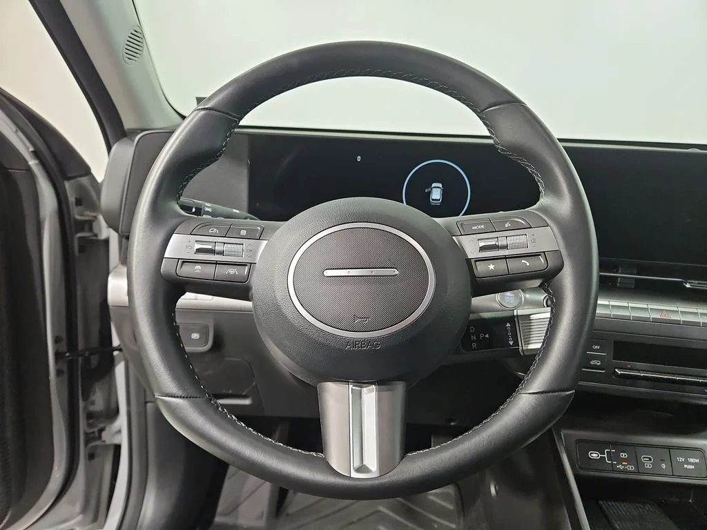 Used 2025 Gray Hyundai SEL Convenience image 16