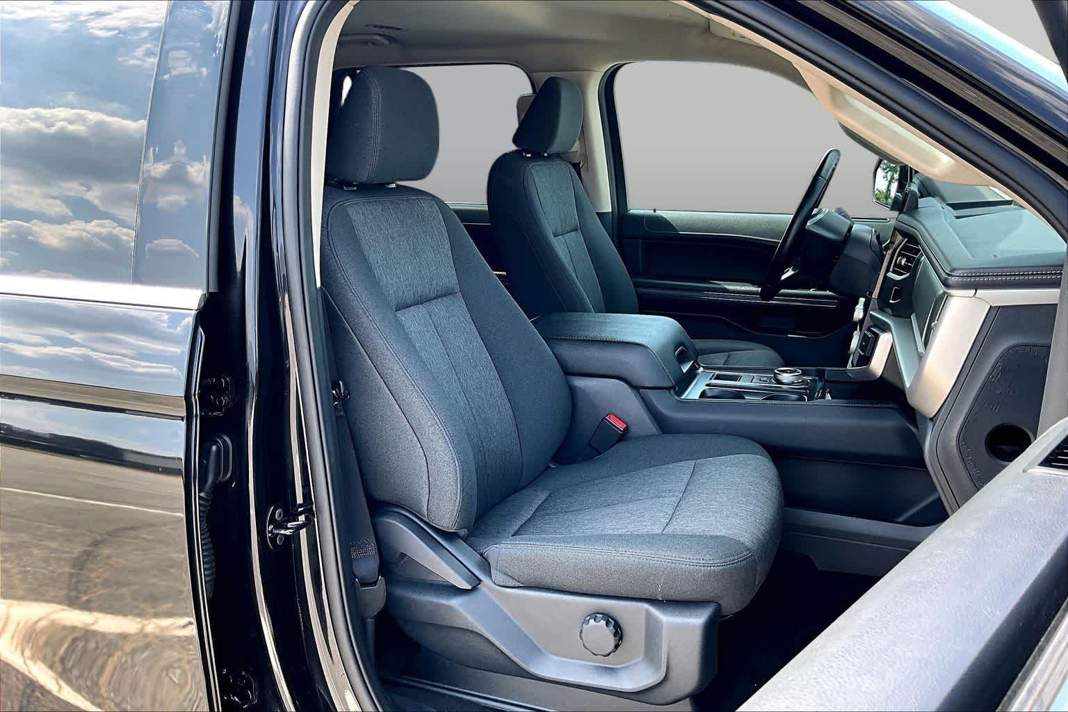 Used 2024 Agate Black Metallic Ford XLT image 9
