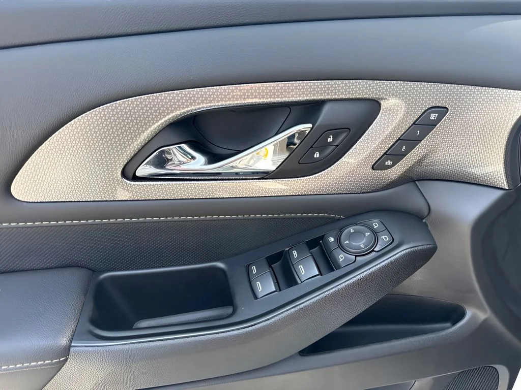 Used 2023 White Chevrolet Premier image 18