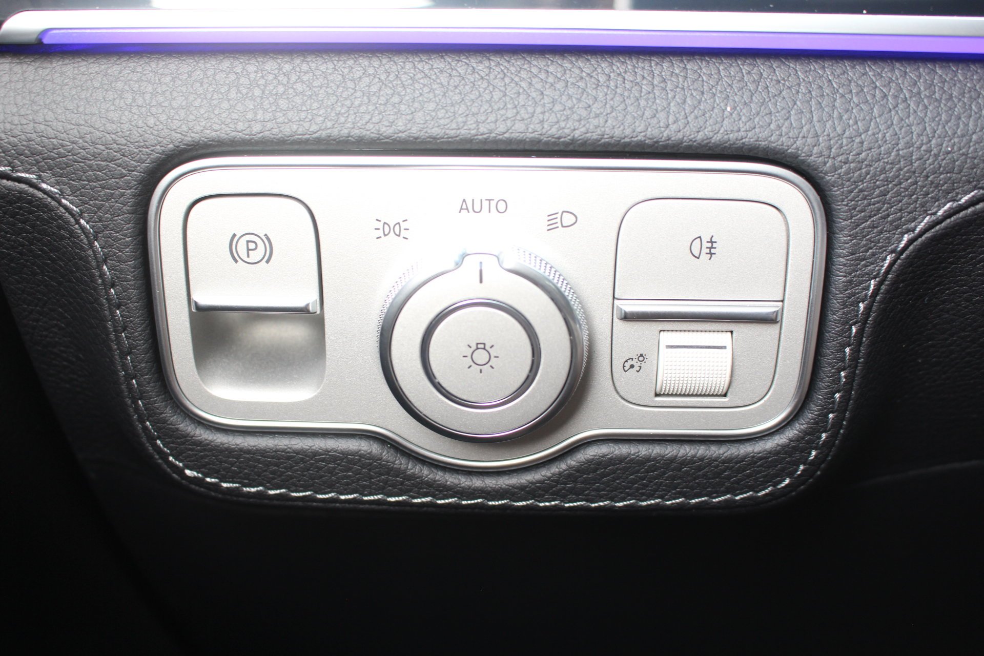 New 2026 MANUFAKTUR Moonlight White Metallic Mercedes-Benz GLS 450 image 23
