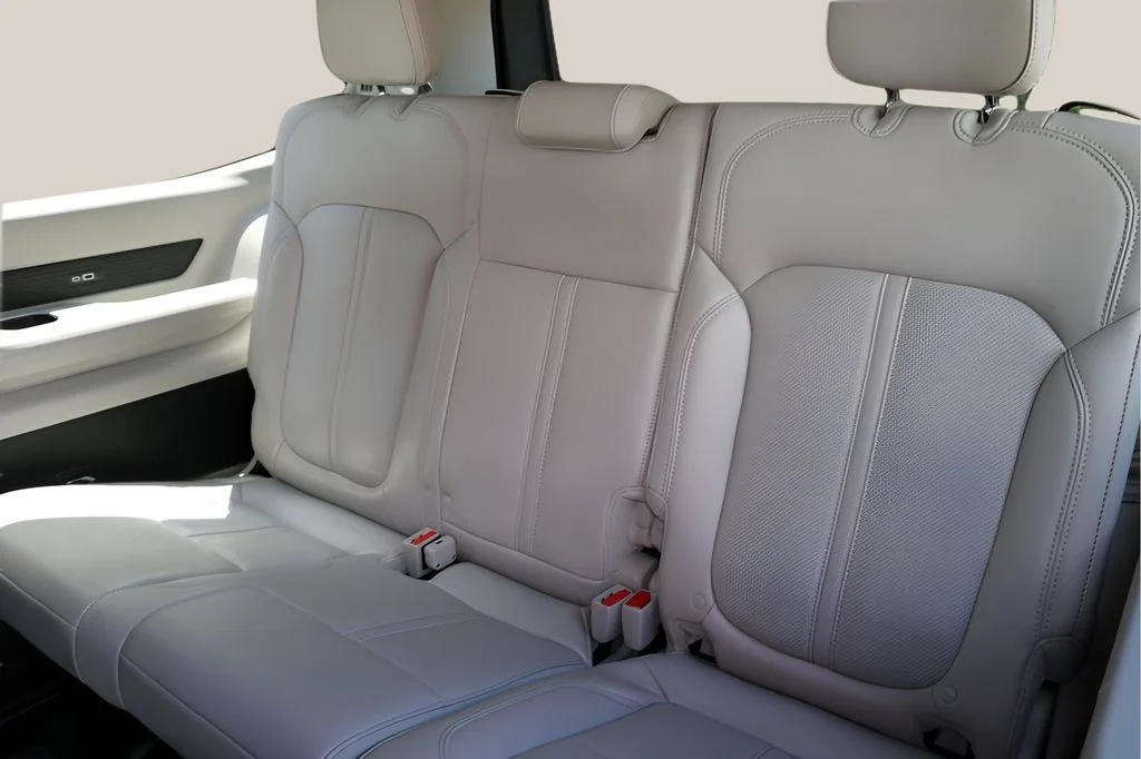 Used 2024 Gray Jeep Base image 17