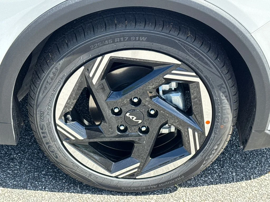 New 2026 Snow White Pearl Kia EX image 12