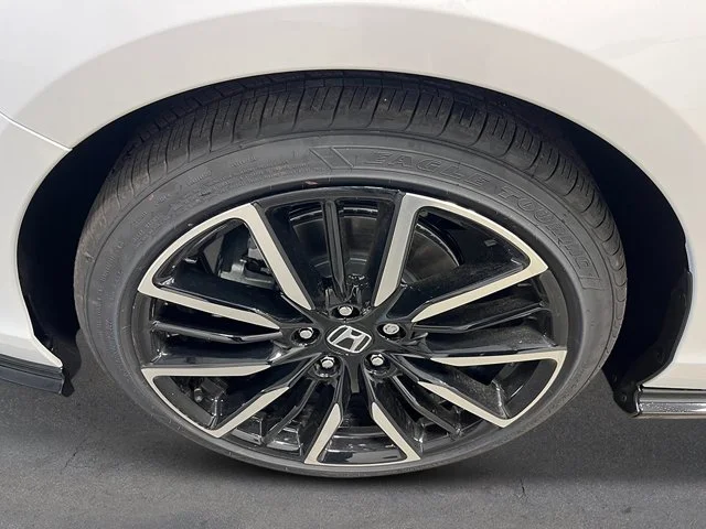 New 2026 Platinum White Pearl Honda Touring image 13