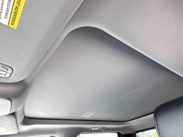 Used 2023  Ford Lariat image 25