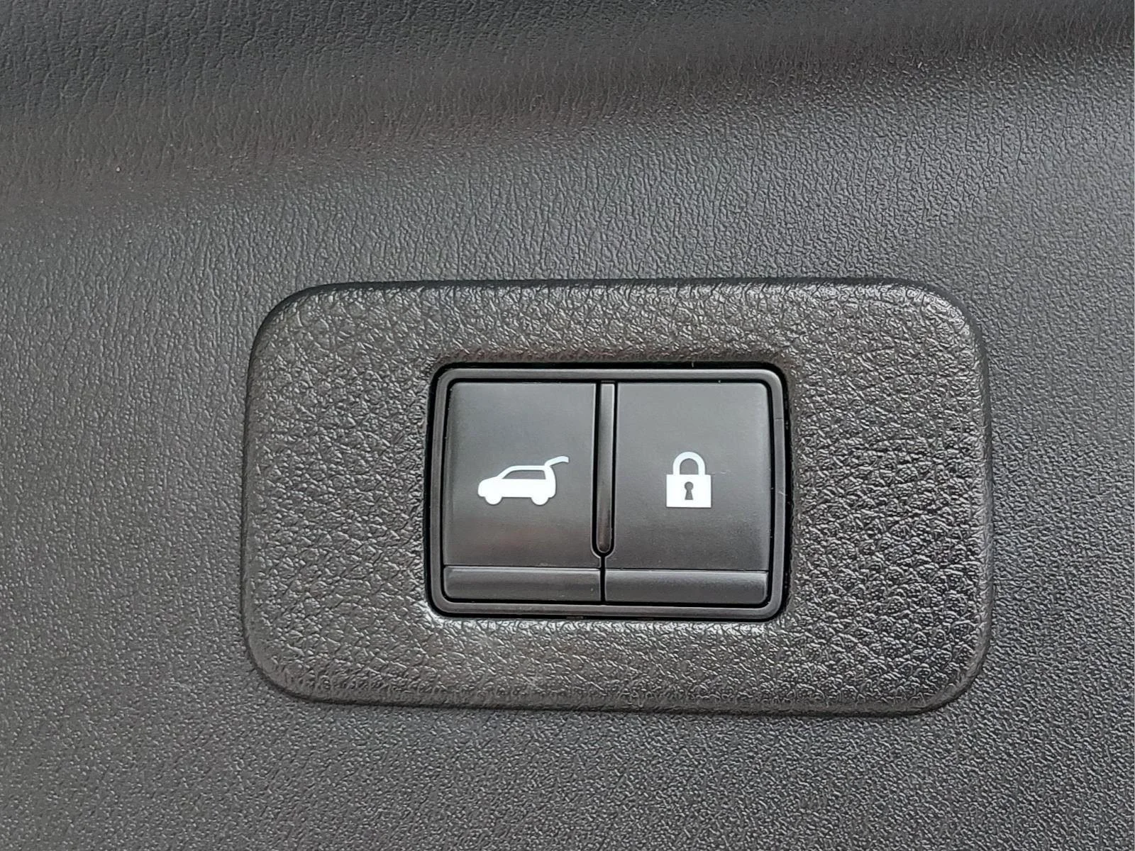Used 2023 Aspen White Tricoat Nissan Platinum image 18