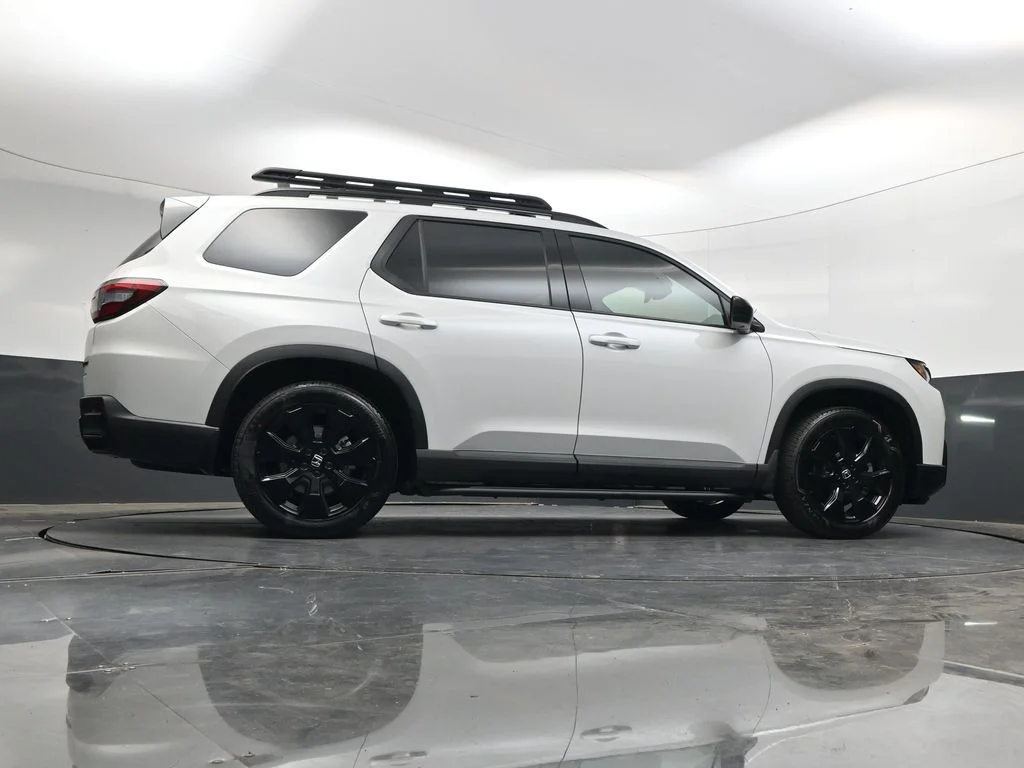 New 2026 Platinum White Pearl Honda Black Edition image 31
