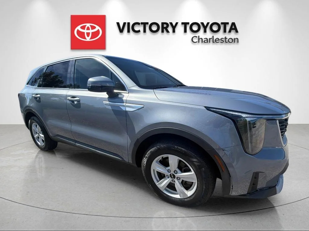 Used 2024 Silver Kia LX image 5