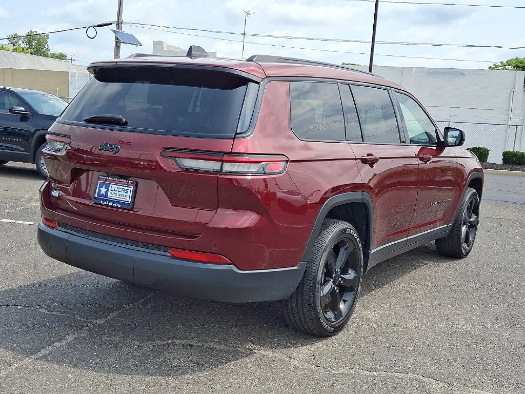 Used 2024 Red Jeep Altitude X 4x4 image 11