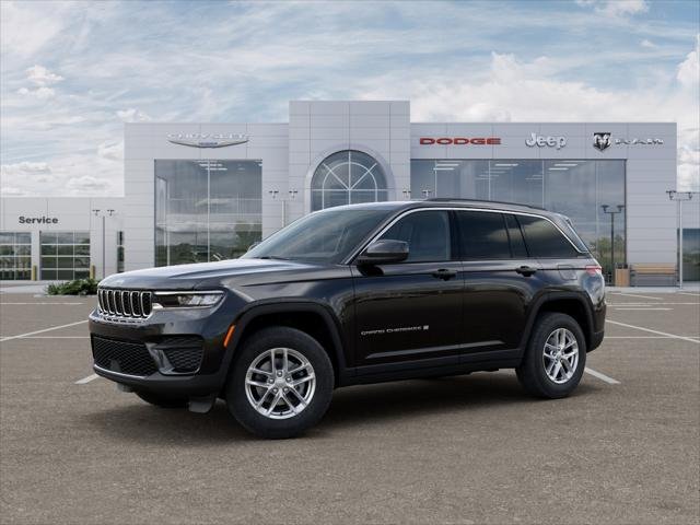 New 2026 Diamond Black Crystal Pearl-Coat Exterior Paint Jeep Laredo X image 43