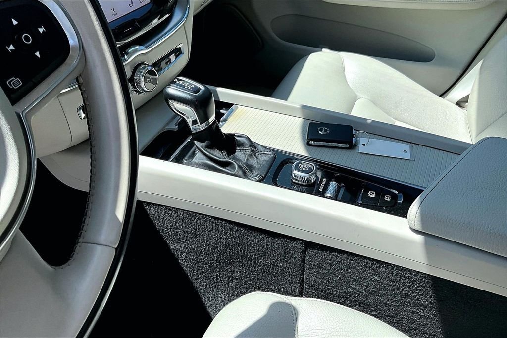 Used 2019 Blue Volvo T5 Momentum image 14