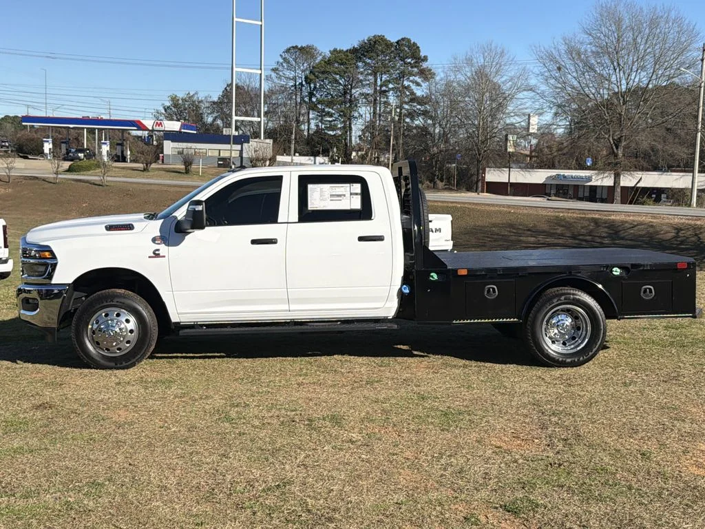 2026 RAM 3500 Chassis Tradesman - Photo 4