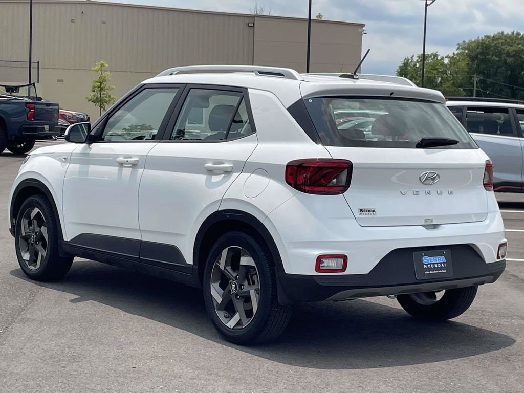 Used 2025 White Hyundai SEL image 5