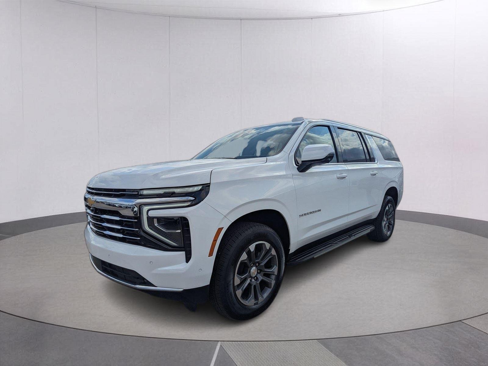 2026 Chevrolet Suburban LT - Photo 7