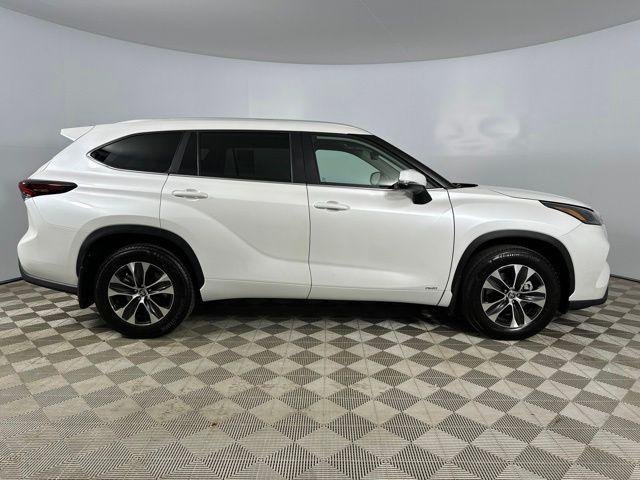 Certified Used 2026 WIND CHILL PEARL Toyota  image 14