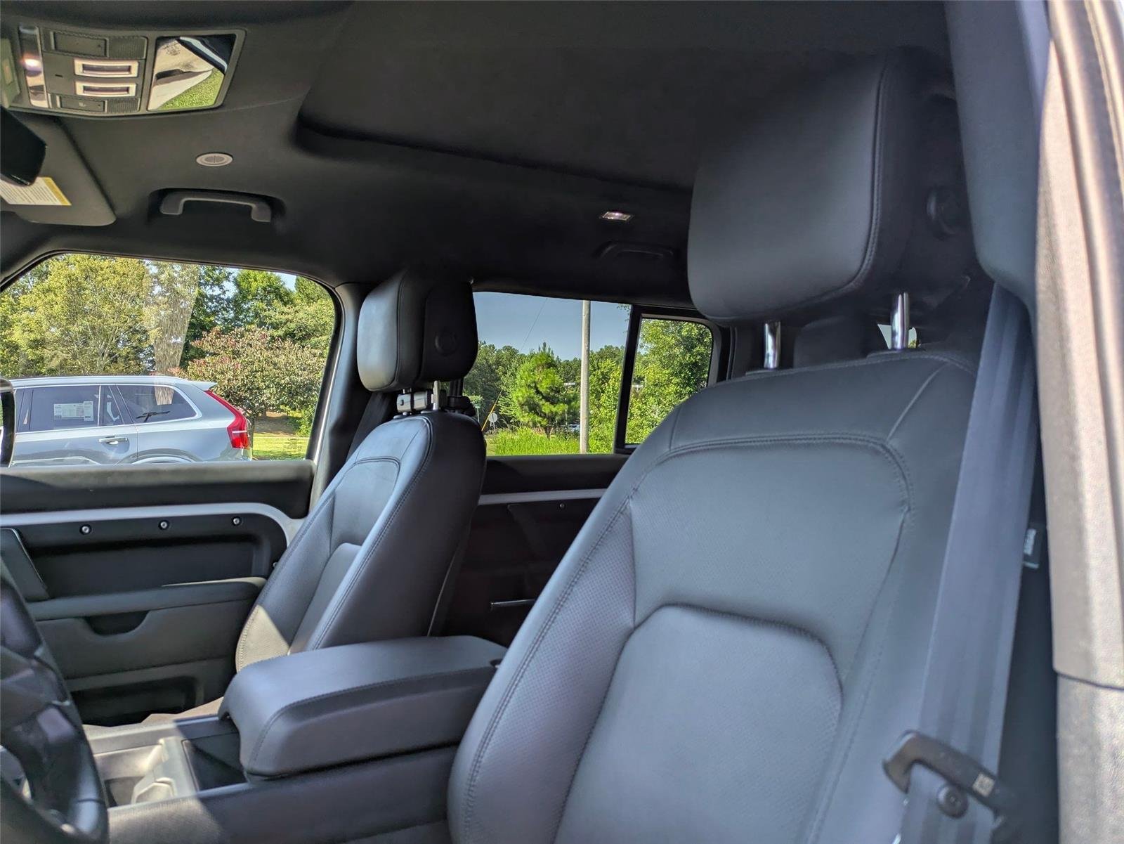 Used 2025 Fuji White Land Rover S image 14