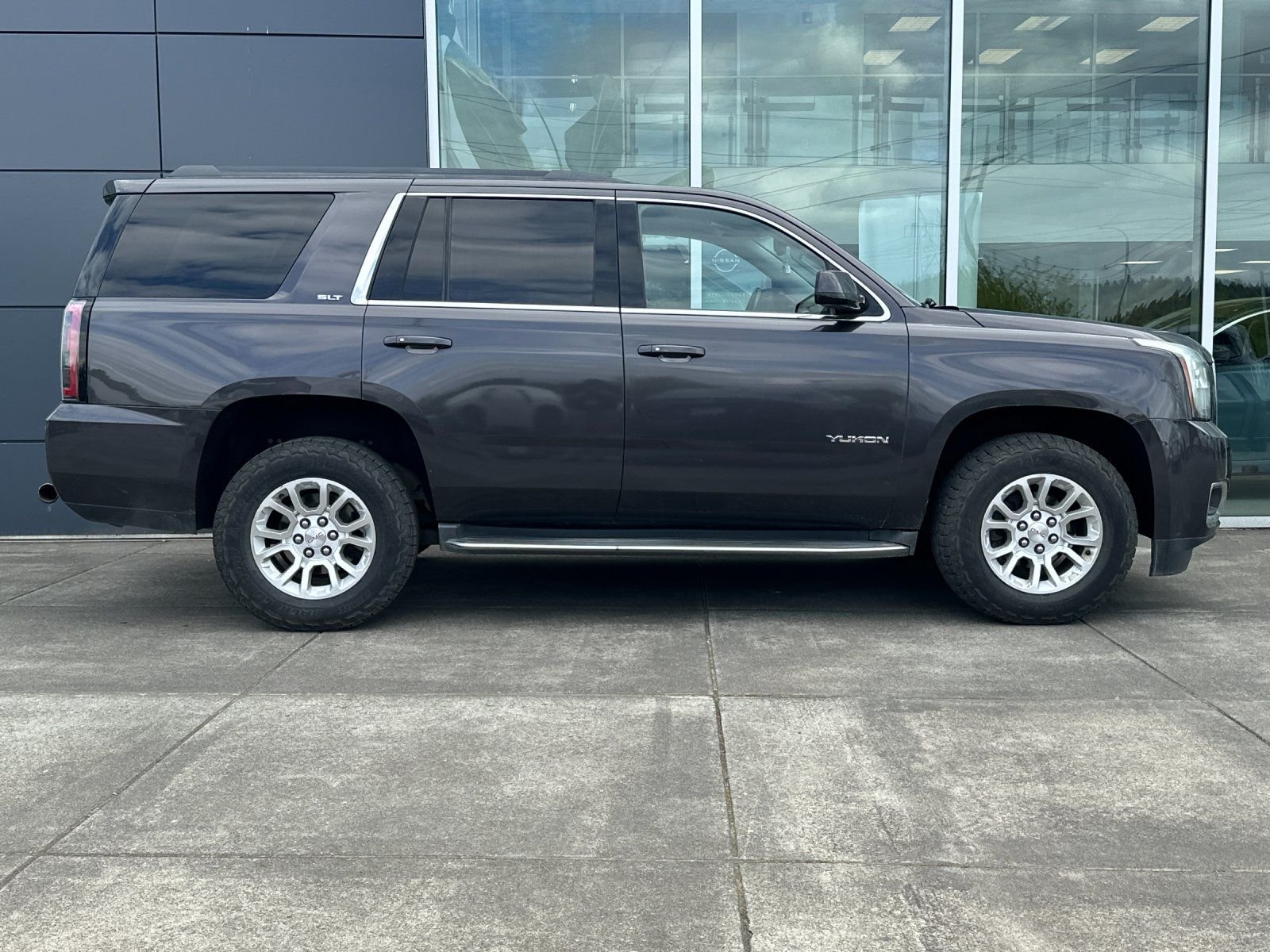 Used 2015 Iridium Metallic GMC SLT image 2