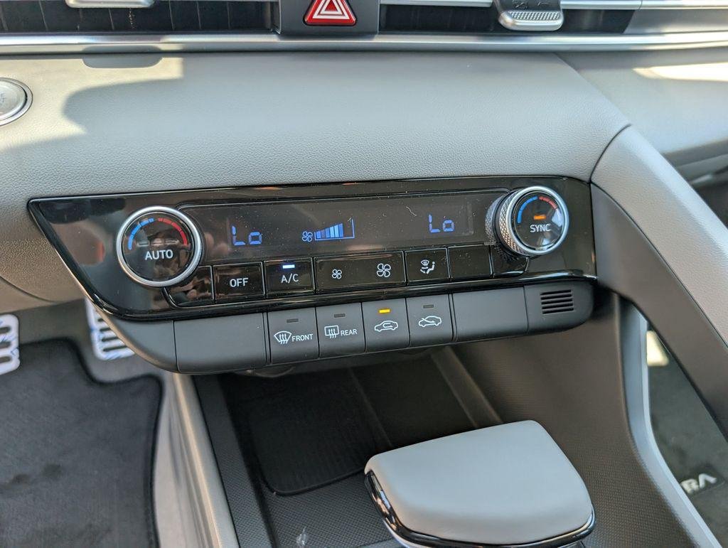 2025 Hyundai Elantra SEL - Photo 12