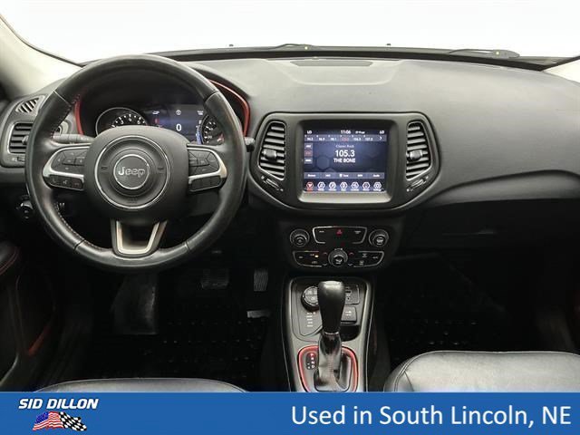 Used 2018 White Clearcoat Jeep Trailhawk image 17