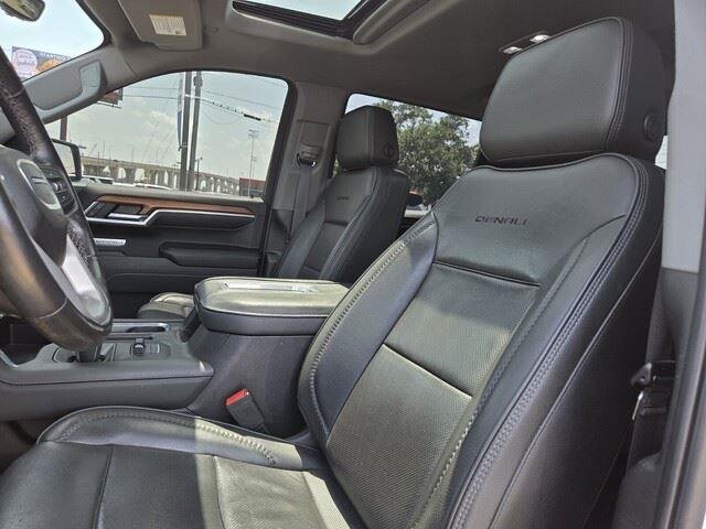 Used 2022 White Frost Tricoat GMC Denali image 11