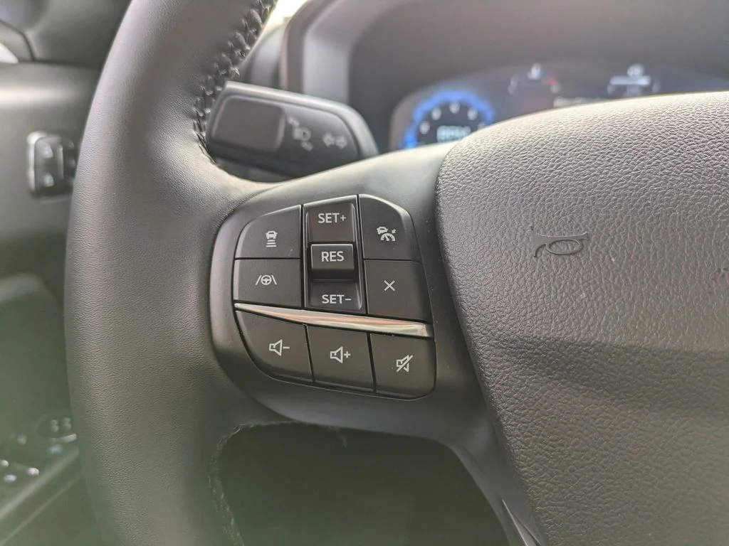 New 2025 Azure Gray Metallic Tri-Coat Ford Outer Banks image 25
