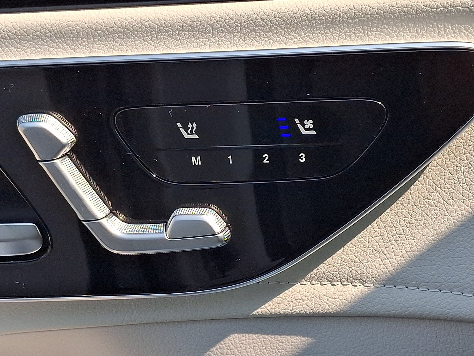 Certified Used 2023 Polar White Mercedes-Benz 4MATIC® image 27