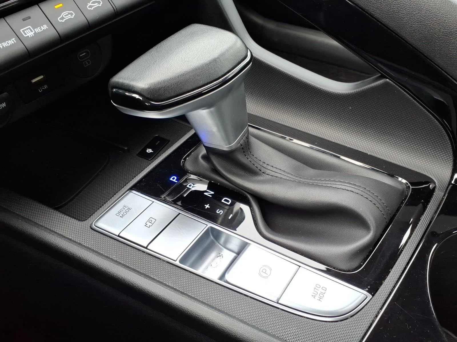 Used 2025 Fluid Metal Hyundai Limited image 8