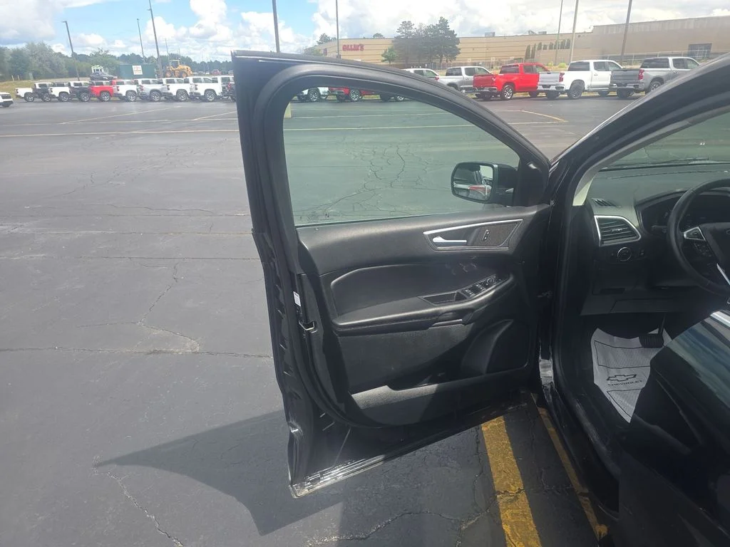 Used 2023 Black Metallic Ford SEL image 17