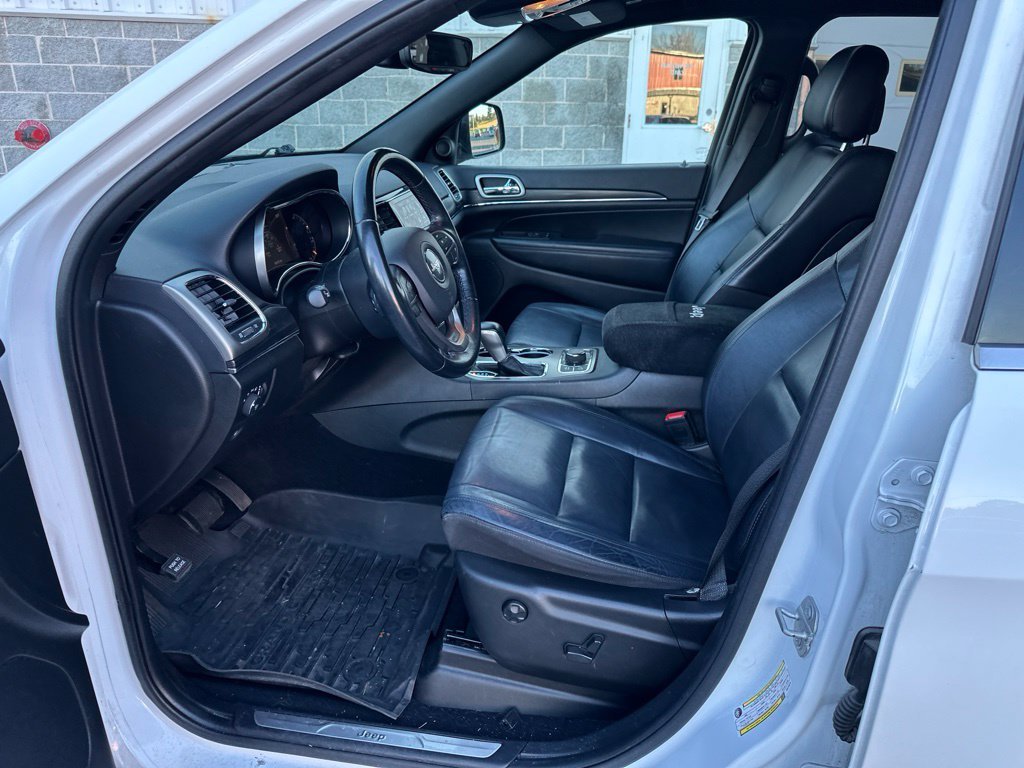 Used 2021 White Jeep Limited image 9
