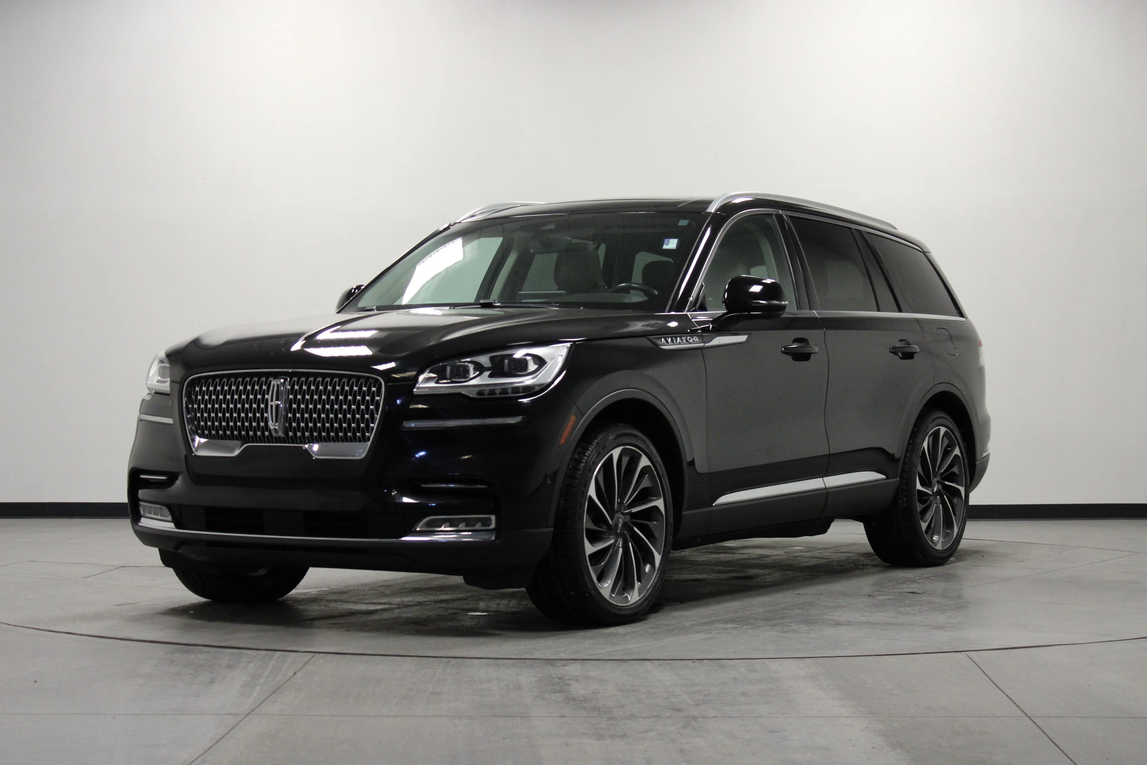 Used 2020 Black Metallic Lincoln Reserve image 8