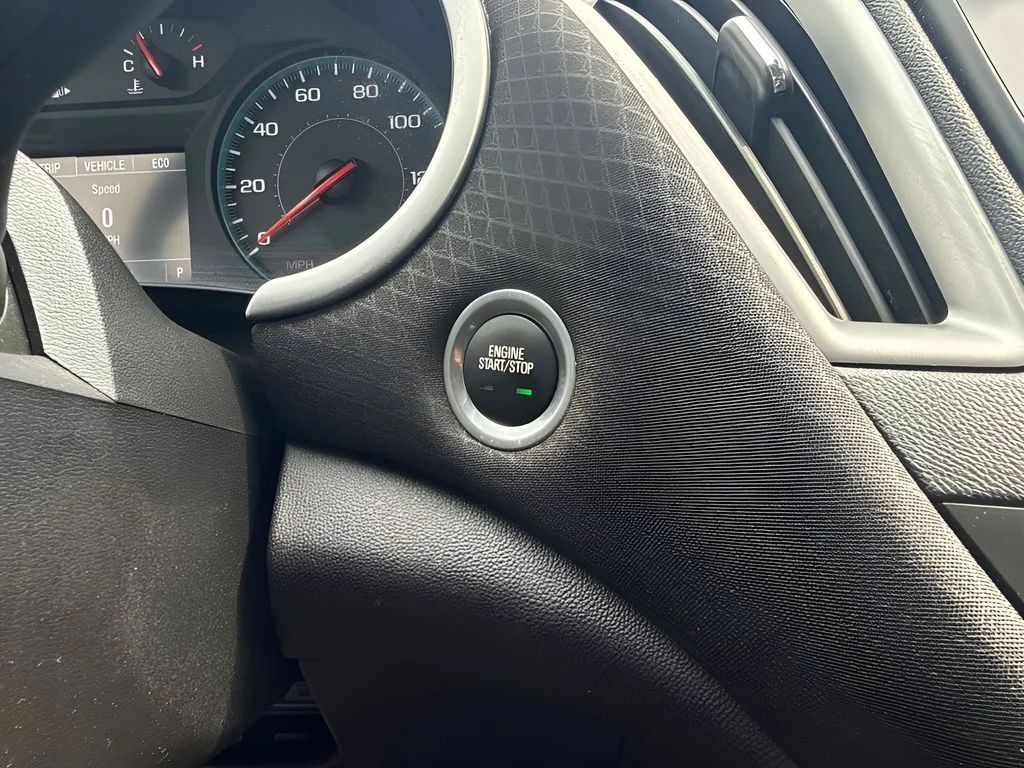 Used 2022 White Chevrolet LT image 11