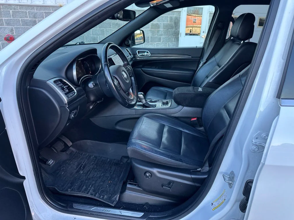 Used 2021 White Jeep Limited image 9