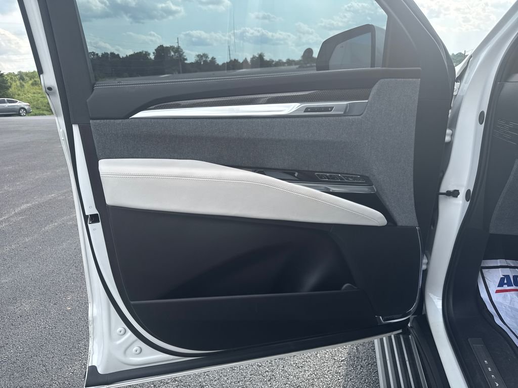Used 2025 White Cadillac V-Series image 12