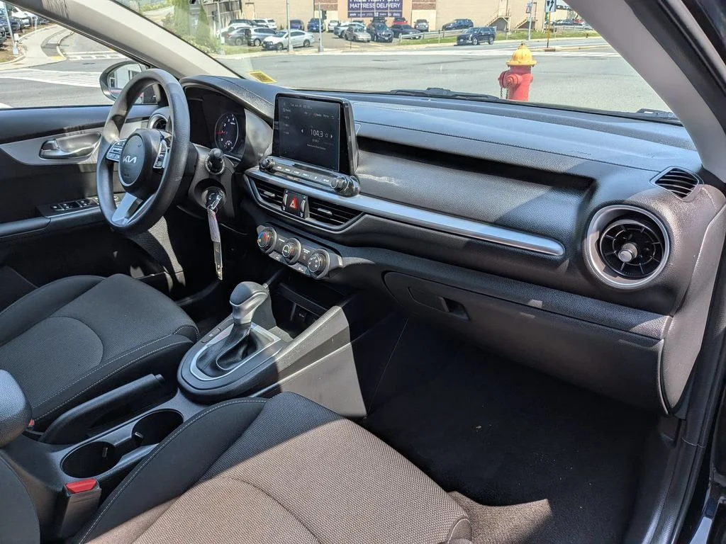 Used 2023 Black Kia LXS image 23