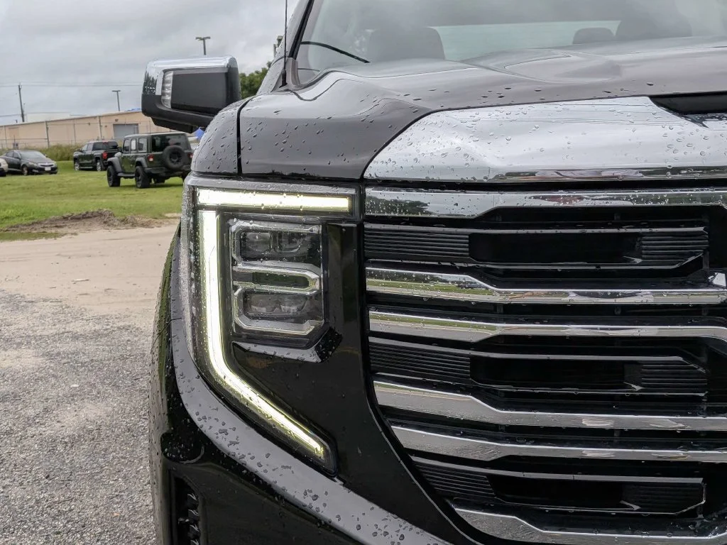 Used 2025 Black GMC SLT image 9
