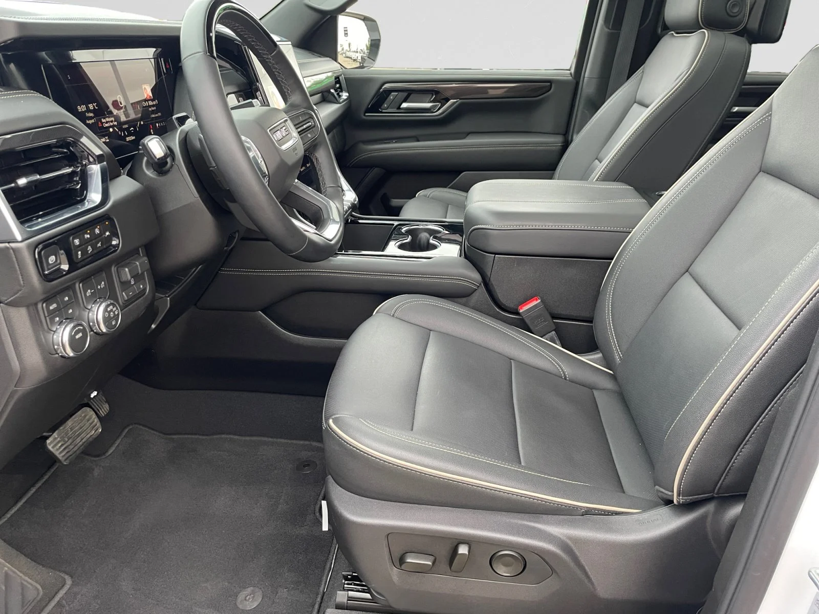Used 2026 Summit White GMC Elevation 4WD Leather Sunroof Super Cruise Rear Media image 15