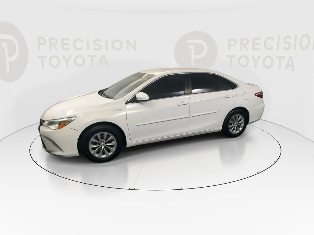 Used 2017 Super White Toyota LE image 10