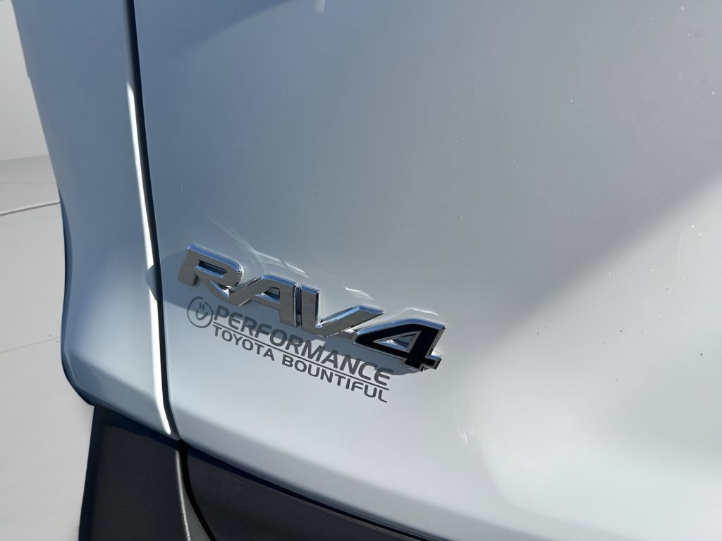 Used 2025 Wind Chill Pearl Toyota Limited image 9