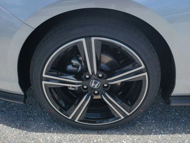 New 2026 Solar Silver Metallic Honda SE image 10