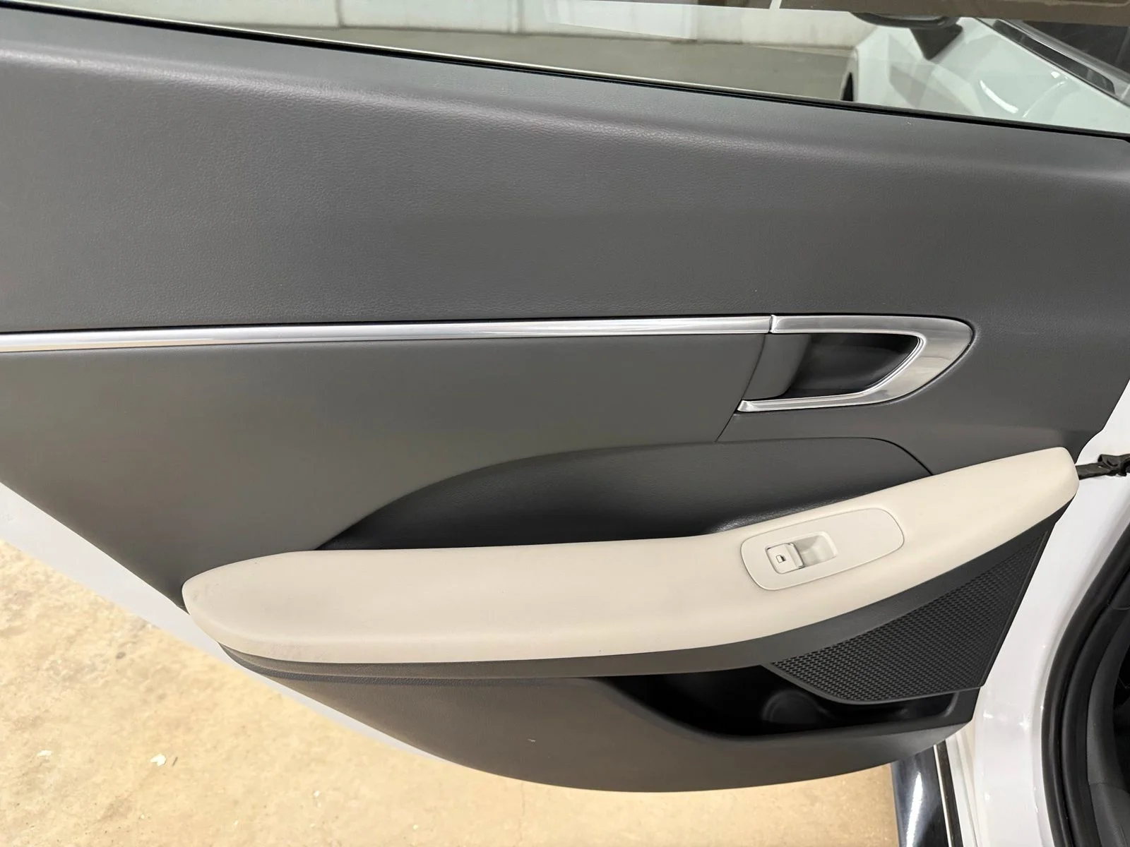 Used 2023 White Hyundai SEL image 21